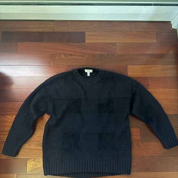 COS Oversized Checked Wool Sweater - Picture 4 of 5